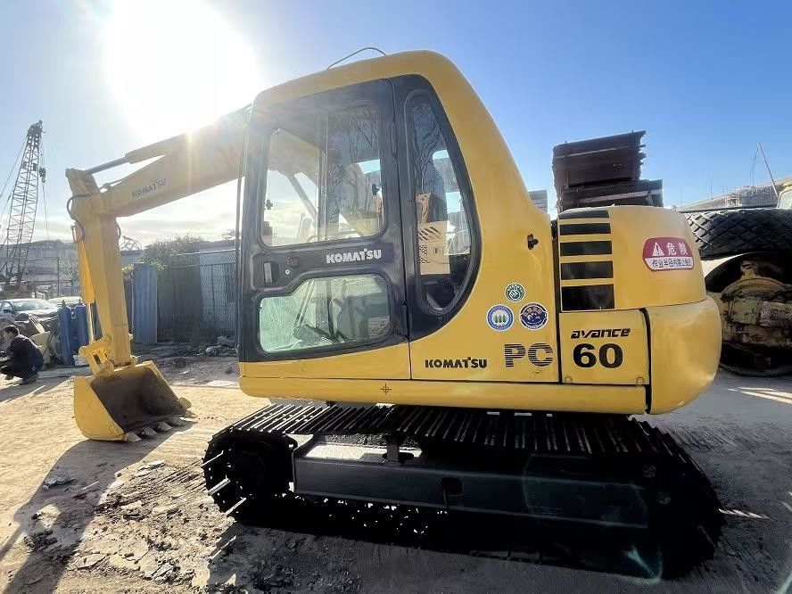 Máy đào crawler KOMATSU PC60-7 đã qua sử dụng