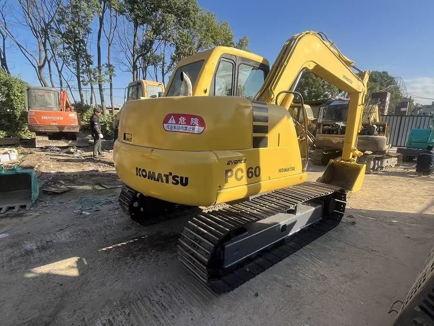 Máy đào crawler KOMATSU PC60-7 đã qua sử dụng