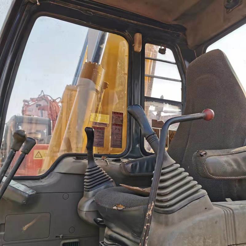 Used Komatsu PC 120-6 Crawler Excavator with 3000 Working Hours 63kW Power and 0.76m³ Bucket Capacity