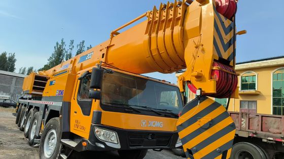 XCMG 200 tấn, trong tình trạng tốt.