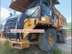 Caterpillar 773E xe tải đổ rác ngoài đường cao tốc